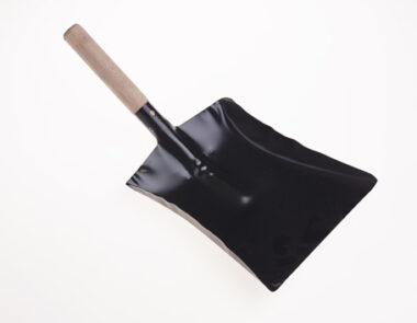 Metal Shovel with Wooden Handle 9